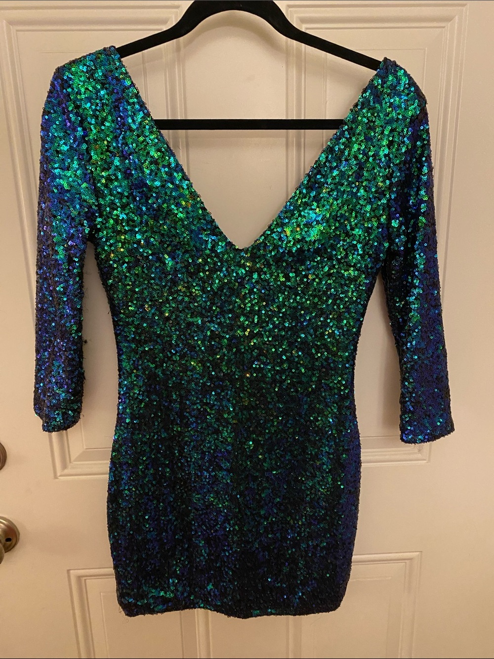 Sequin V-Neck Bodycon Dress in Emerald Blue-Green